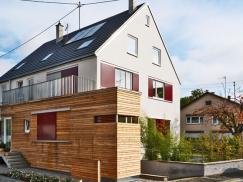 Holzfenster mit Schiebeläden