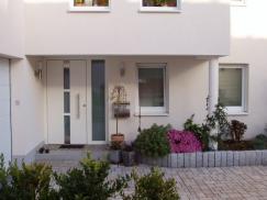 Haustüre in Aluminium weiß mit Seitenteil