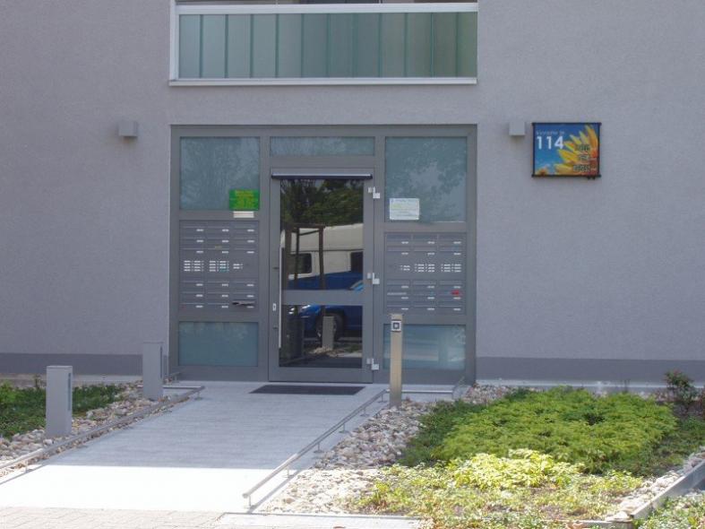 Eingangstüre Aluminium mit Breifkastenanlage