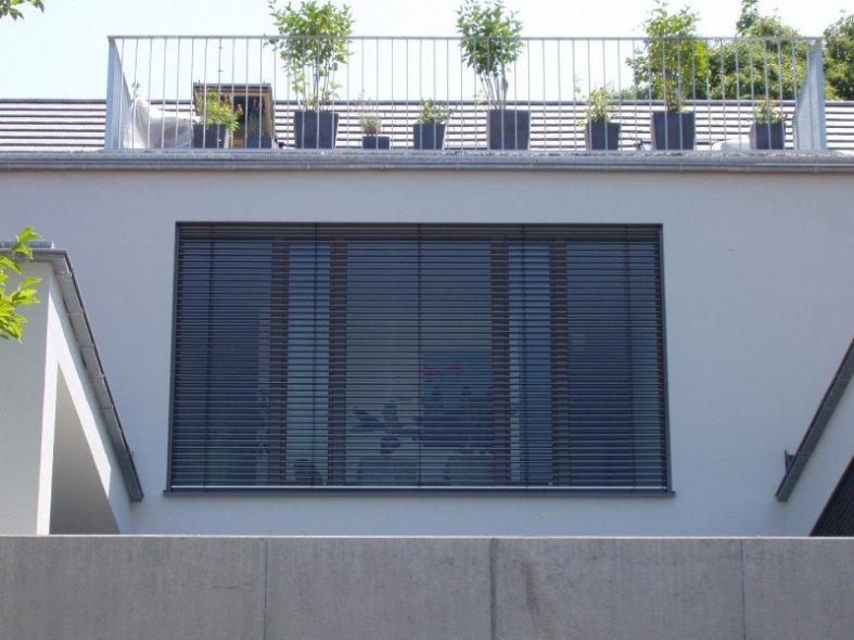 Holz-Alu-Fenster mit Raffstore