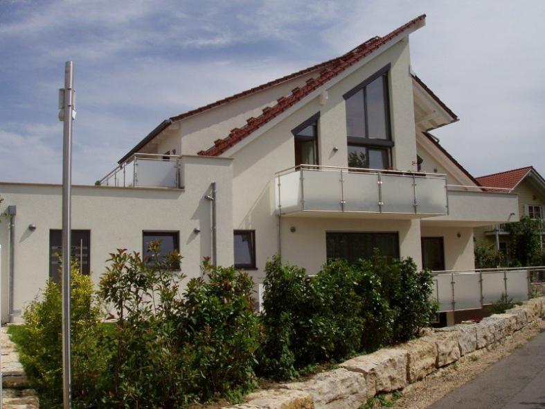 Holz-Alu-Fenster mit Schrägrollladen