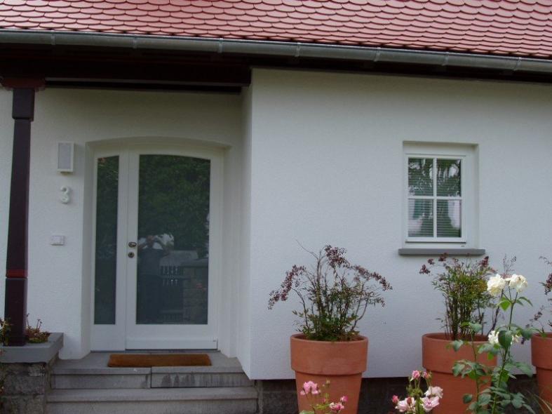 Holz-Rahmentüre mit Seitenteil und Rundknauf