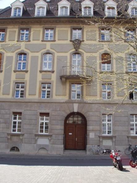 Holzfenster mit Wetterschenkel und Sprossen