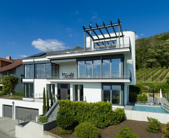 Fassaden-Fensterelemente in Holz-Alu