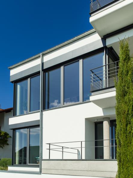 Fassaden-Fensterelemente in Holz-Alu