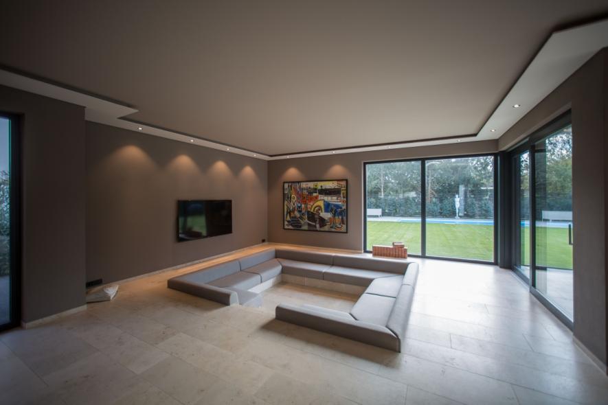 Hebe-Schiebe-Türe und Festverglasung innenseitig, Oberfläche RAL 7016 anthrazit