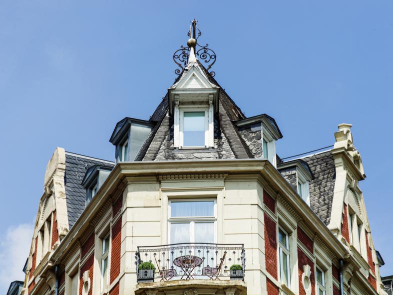 Holzfenster und Balkontüre mit Wetterschenkel