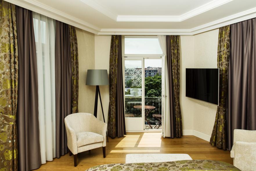 Balkontür mit Oberlicht, Kiefer weiß