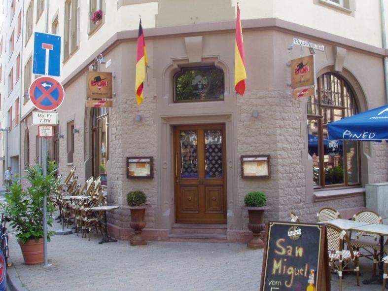 Holz-Haustüre mit profilierter Füllung